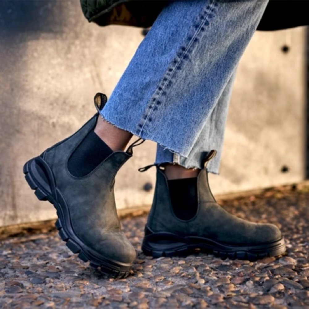 Blundstone Chelsea lug boots in rustic black/grey - Picture 8 of 11
